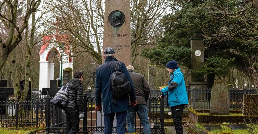 Reykjavik: Guided Folklore Walking Tour - Ingólfstorg and the Elfstone: start with a myth you can see