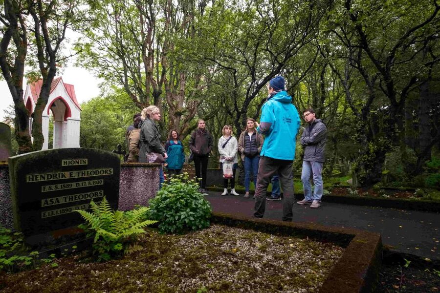 Reykjavik: Guided Folklore Walking Tour - Lake Tjörnin and Austurvöllur: the outdoor pauses that keep the stories grounded