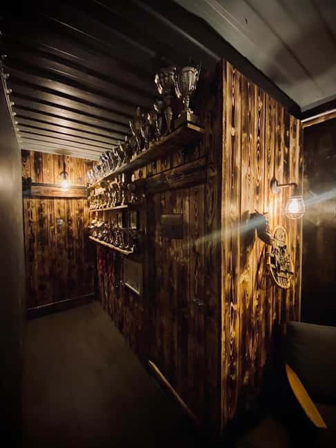 Reykjavík: Husky Kennel Visit with Hot Drinks - Price and value for a one-hour experience