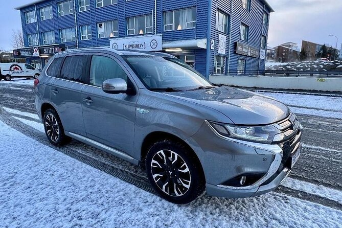 Reykjavik Iceland : Private transfer From / To KEF airport - Flexibility on the route, including sightseeing stops