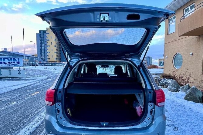 Reykjavik Iceland : Private transfer From / To KEF airport - Meet and greet at KEF: the name sign and the luggage help that matters