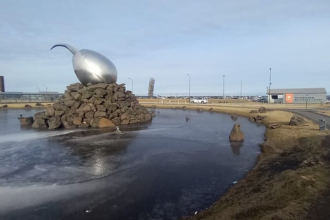 Reykjavik Iceland: Private Transfer to/from Keflavik Airport KEF - Real Driver Touches: Communication and Help That Shows Up