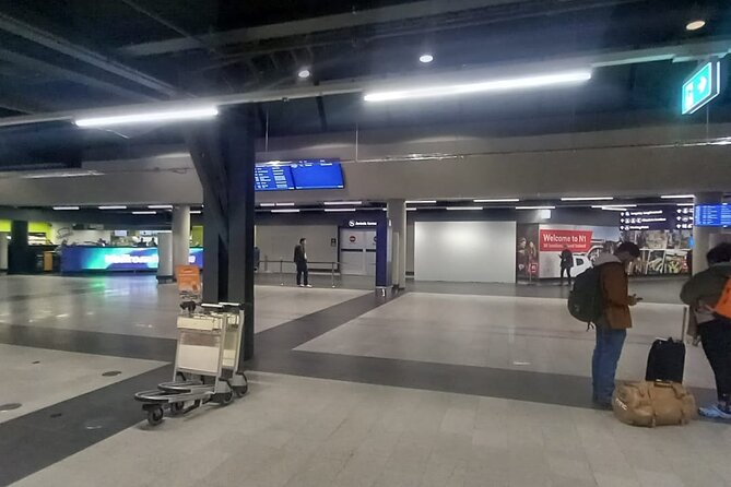 Reykjavik Iceland: Private Transfer to/from Keflavik Airport KEF - How the KEF Airport Pickup Actually Works
