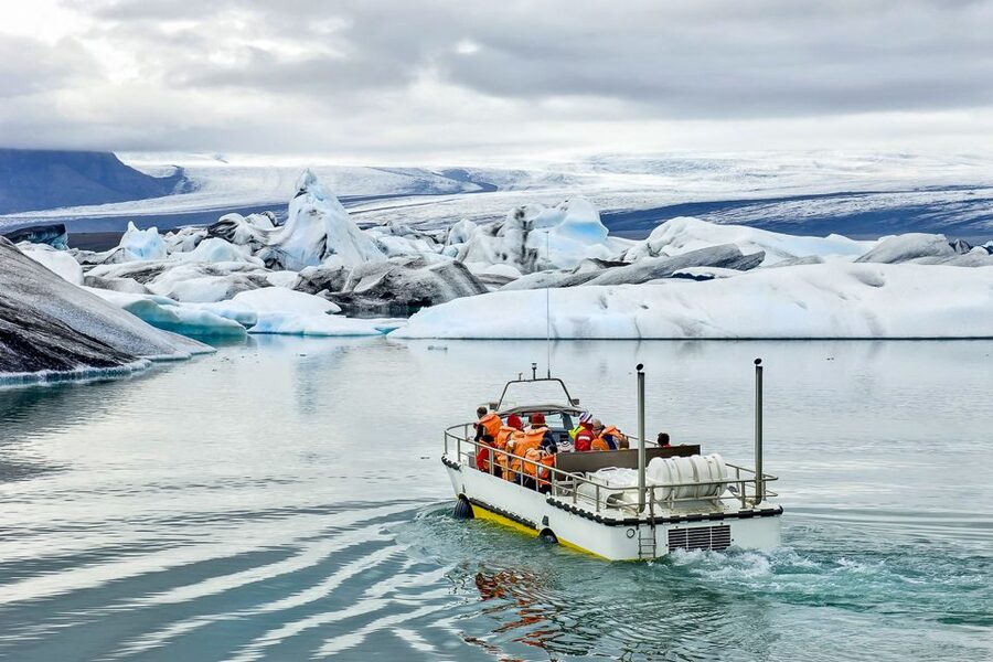 Reykjavik: Jokulsarlon Glacier Lagoon & Diamond Beach Tour - Vik Dinner Stop: A Small Town Break Between Icons
