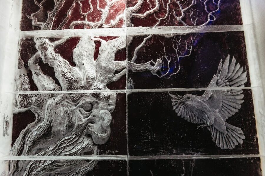 Reykjavik: Magic Ice Bar Entrance and Welcome Drink - 60+ tons of ice art, with photo spots that staff actively help