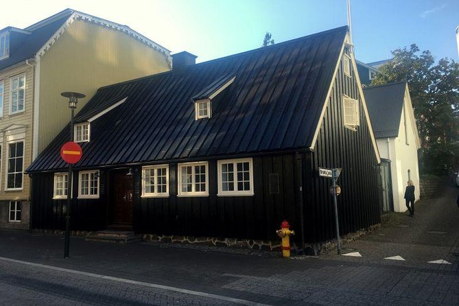 Reykjavik Main Sights and Hidden Spots: A Self-Guided Audio Walk - Old Harbour viewpoints: where the walking tour turns into a meal and photo plan