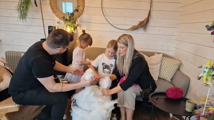 Reykjavik: Make an Icelandic Wool Monster - Practical tips so your hour feels easy