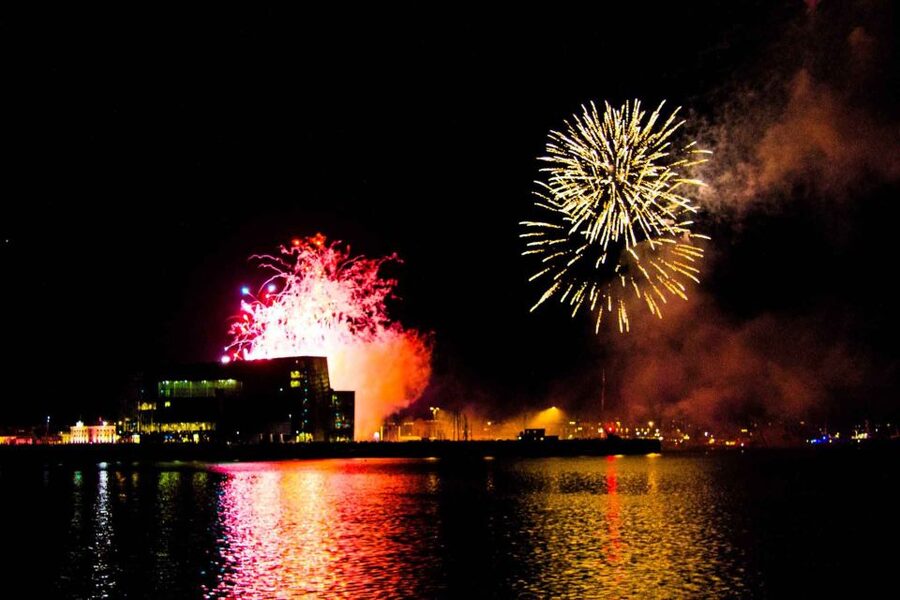 Reykjavik: New Year's Eve Fireworks Cruise - On board comfort: warm overalls, indoor saloon, and open-air deck