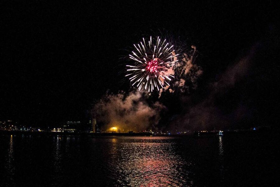 Reykjavik: New Year's Eve Fireworks Cruise - Timing That matters: 11 pm departure and the champagne moment