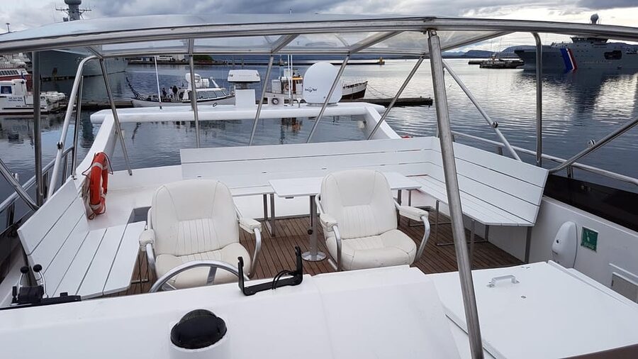 Reykjavík: New Year's Eve Northern Lights Yacht Cruise - Midnight fireworks from the sea, plus champagne at the right moment