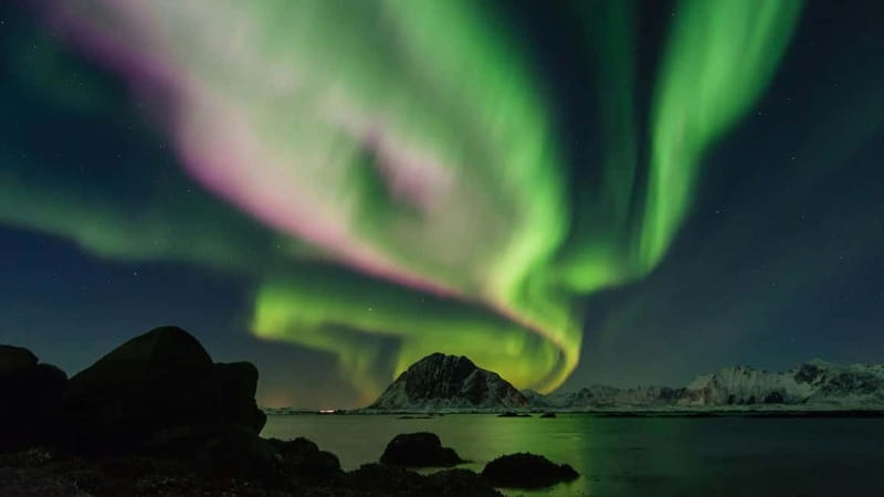 Reykjavik: Northern Lights Adventure Tour with Hot Chocolate - What the viewing stops feel like in real time