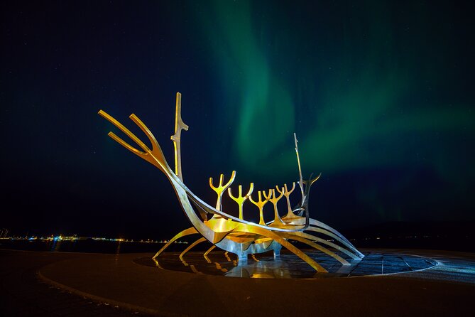 Reykjavik: Northern Lights Comfort Coach with Surprise - What If You Don’t See the Northern Lights?