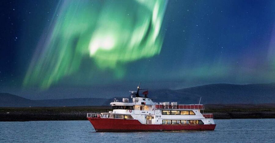 Reykjavík: Northern Lights Cruise - 2.5 Hours in Faxaflói Bay: The Typical Flow of the Trip