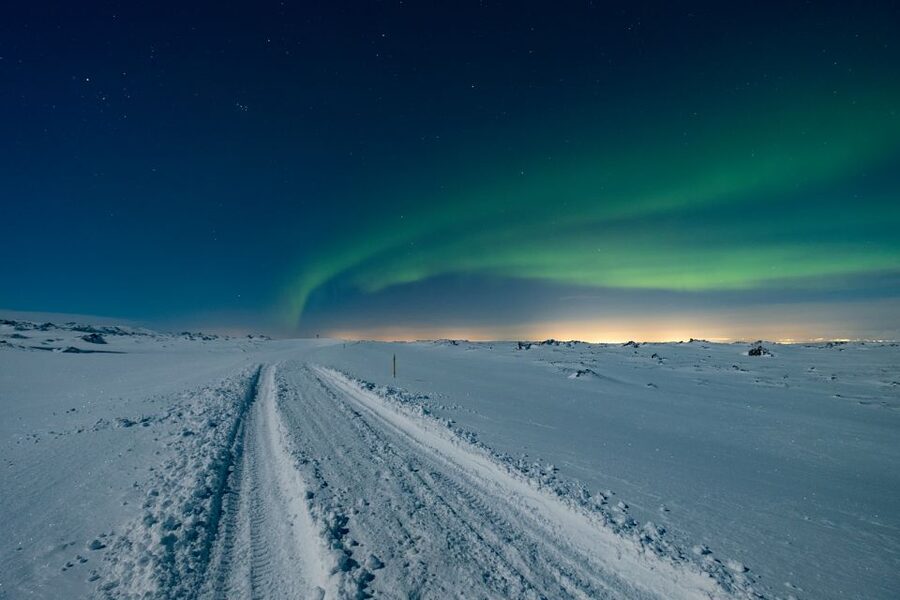 Reykjavík: Northern Lights Minibus Tour with Photos - What the Guide Helps You See in the Sky