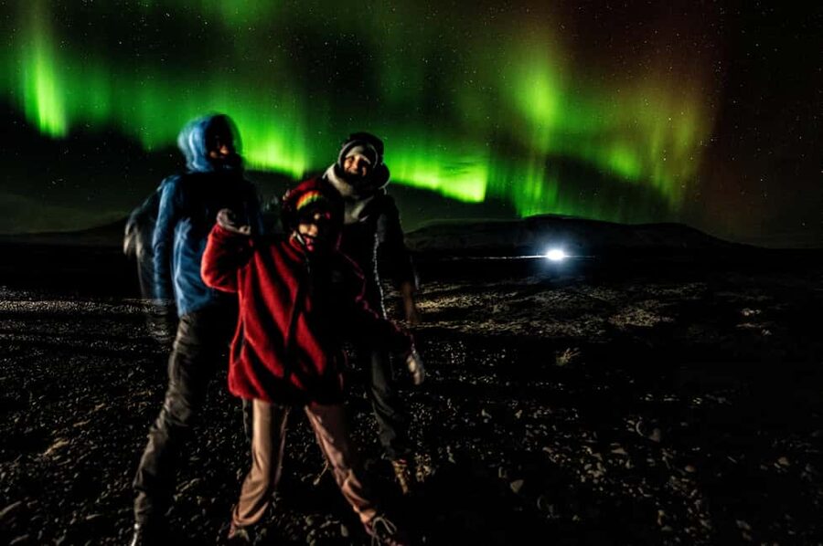 Reykjavik: Northern Lights Tour with Chinese Guide冰岛雷市中文极光团 - How the Stops Work Around Reykjavik, Including Photo Breaks