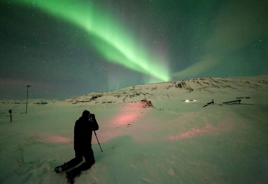 Reykjavik: Northern Lights Tour with Free Photos & Hot Cocoa - Key highlights