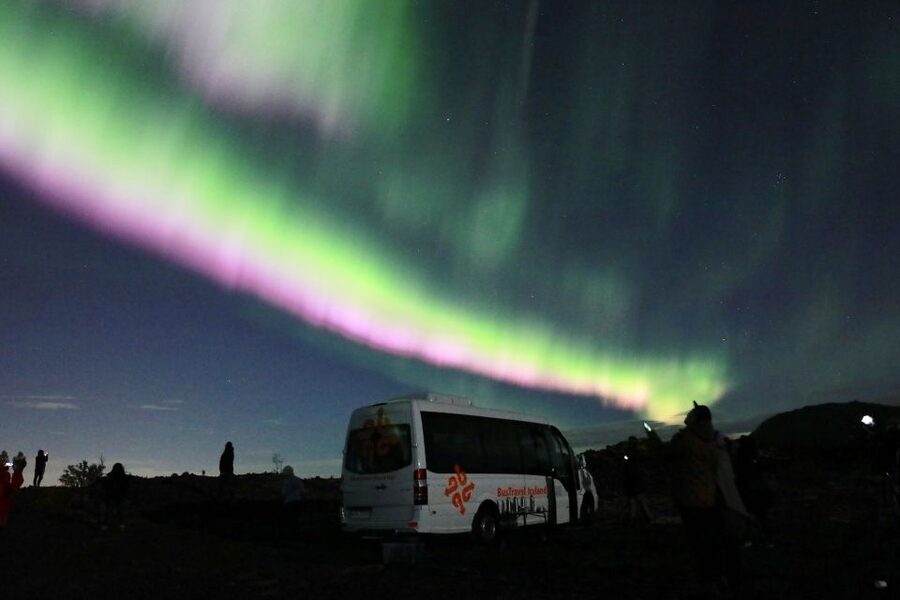 Reykjavik: Northern Lights Tour with Free Photos & Hot Cocoa - From hotel pickup to first dark-sky stop in Reykjavik
