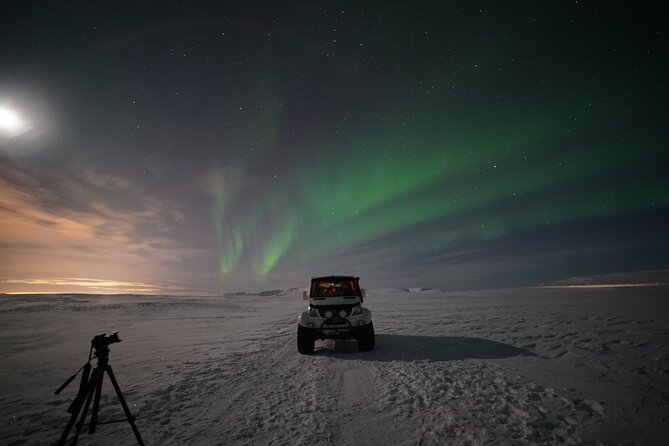 Reykjavik Northern Lights Tour with Pro Aurora Photos Small Group - The guides make it feel like an Iceland story, not just a hunt