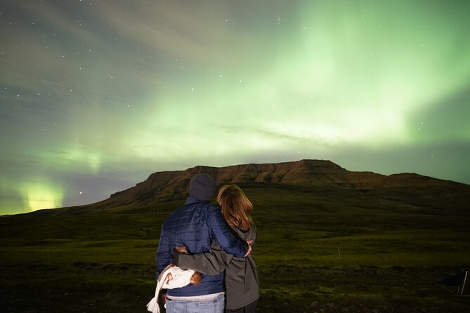 Reykjavik Northern Lights Tour with Pro Aurora Photos Small Group - Pickup, timing, and the small-group advantage (max 18)
