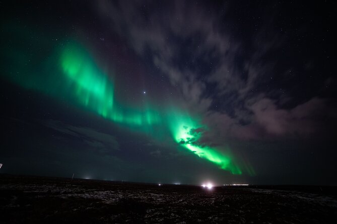 Reykjavik Northern Lights Tour with Professional Photographer - Wi-Fi, warm breaks, and the comfort side of “chasing the sky”