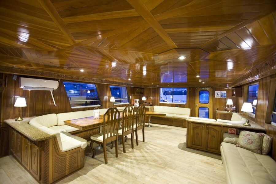 Reykjavik: Northern Lights Yacht Tour - How the Guide Helps You Actually See the Aurora and Photograph It