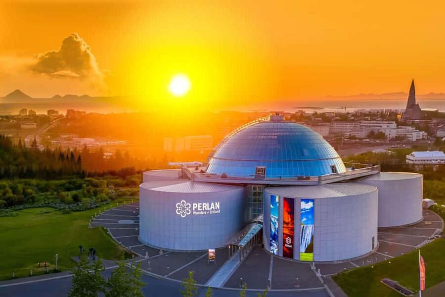 Reykjavik: Perlan - Wonders of Iceland Experience - The real indoor ice cave: what it feels like and what to wear