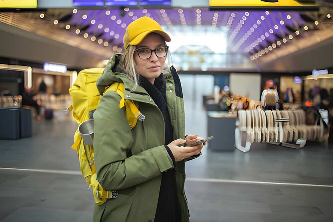 Reykjavik: Private Keflavik Airport to Hotel Transfer: upto 8 PAX - The exact pickup moment: where you meet your driver