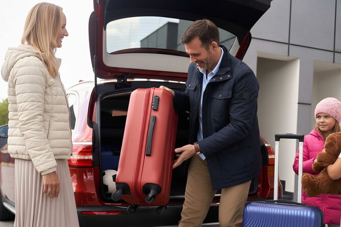 Reykjavik: Private Keflavik Airport to Hotel Transfer: upto 8 PAX - Value for your first day in Iceland: time, stress, and fewer mistakes