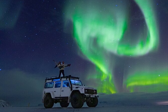 Reykjavik Private Northern Lights Tour with Pro Photographer - Off-road stops and cloud escapes: how the hunting works