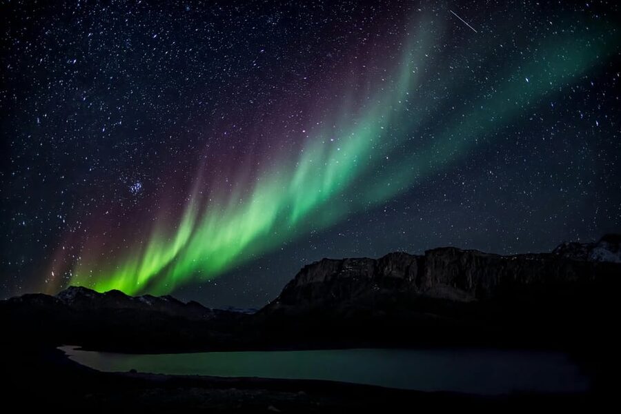 Reykjavik: Small-Group Northern Lights Tour with Pickup - Pickup at 21:00: the smooth start that protects your best sky hours