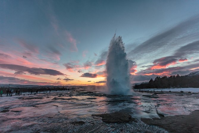Reykjavik: The Lava Tunnel and Golden Circle Small-Group Tour - A small-group day that hits volcano ground and Golden Circle icons