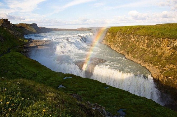 Reykjavik: The Lava Tunnel and Golden Circle Small-Group Tour - Þingvellir National Park: tectonic plates meet history and scenery