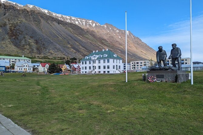 Self-Guided Tour of Ísafjörður: Art, History, and Architecture - Jónsgarður Park and the Whalebone Arch: A Good Photo Break