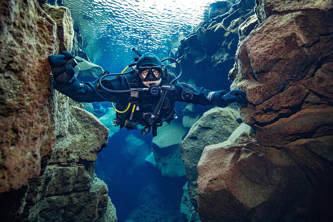 Silfra: Diving Between Tectonic Plates - Meet on Location - How the PADI Instructor Briefing Keeps Your Session Calm