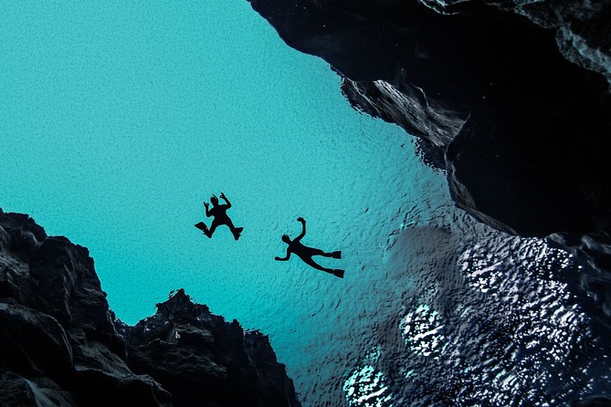 Silfra Drysuit Snorkeling with Free Photos - Meet on Location - In the water at Silfra, visibility, focus, and cold hands