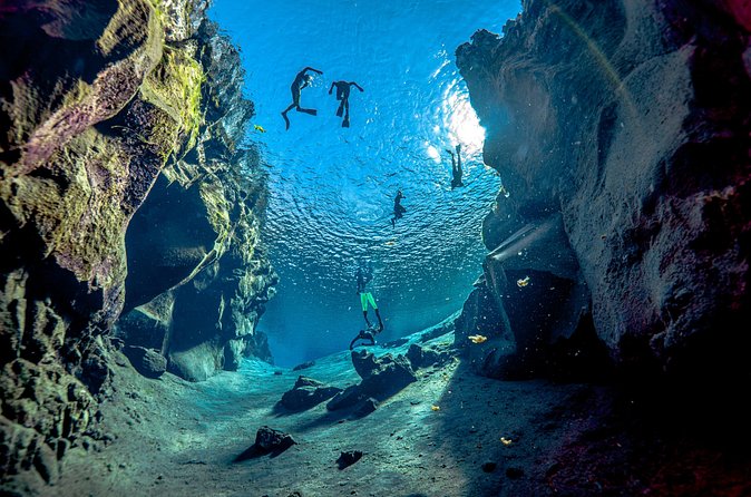 Silfra Snorkel - Between Continents - When Quality Matters - Your snorkel in Silfra: what the 25 to 30 minutes feels like