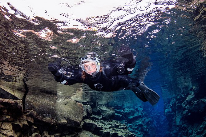 Silfra: Snorkeling Between Tectonic Plates - Meet on Location - How gear-up works at the Silfra meeting point (and why it matters)