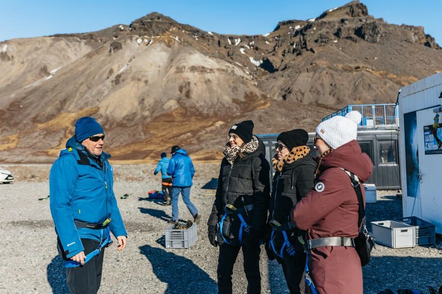 Skaftafell: Falljokull Glacier Easy Group Hike - Approach Into Vatnajökull National Park: Where You See Change