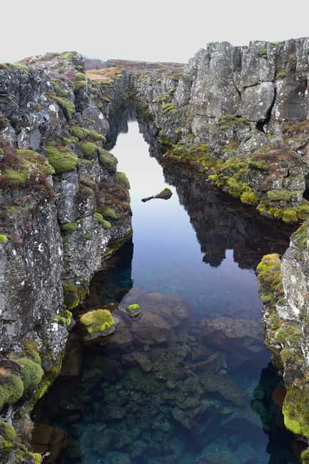Small Group Golden Circle Tour w/ Kerid & Tomato Farm Visit - Þingvellir National Park: Walking Between North America and Eurasia