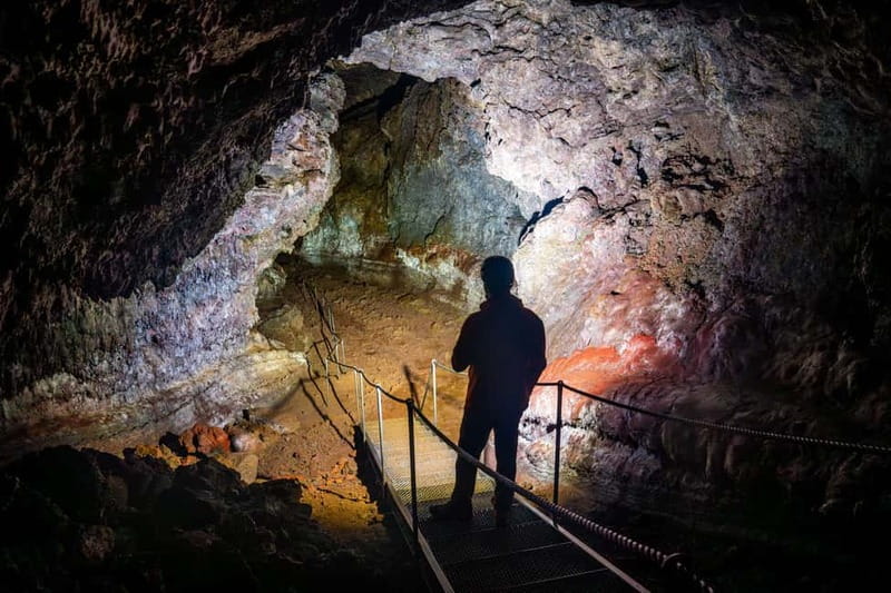 Snæfellsnes: Vatnshellir Lava Cave Tour - Lava formations and colors: why your eyes will learn fast