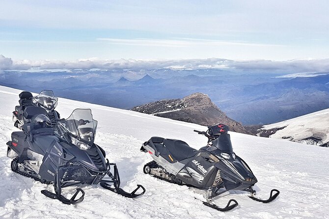 Snowmobiling on Eyjafjallajökull - Goðasteinn (1666 m) and the 2010 eruption story, explained on the move