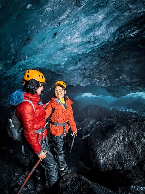 Sólheimajökull: Glacier Hike and Blue Ice Cave Tour - Where the tour starts on Sólheimajökull, and why arriving early matters