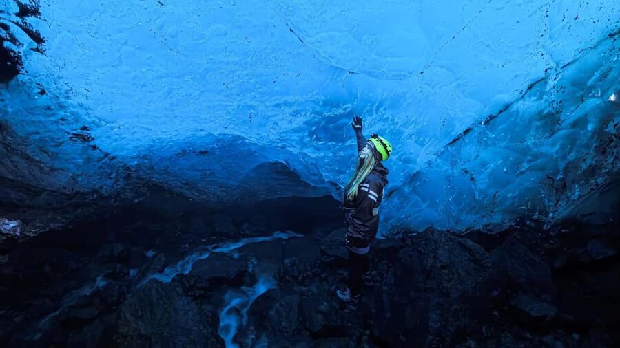 Sólheimajökull: Glacier Hike and Ice Cave Tour - Key highlights at Sólheimajökull, ice cave included