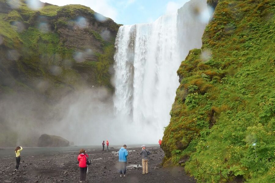 South Coast Classic: Full-Day Tour from Reykjavik - The drive south: lava fields, Hengill, Westman Islands, and those far-off peaks