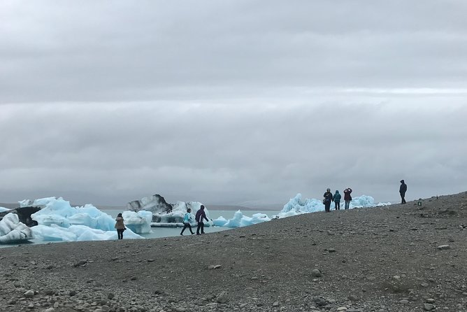 South Iceland and Glacier Lagoon: Jökulsárlón with Boat Tour - What to Pack for Cold Weather and Long Hours