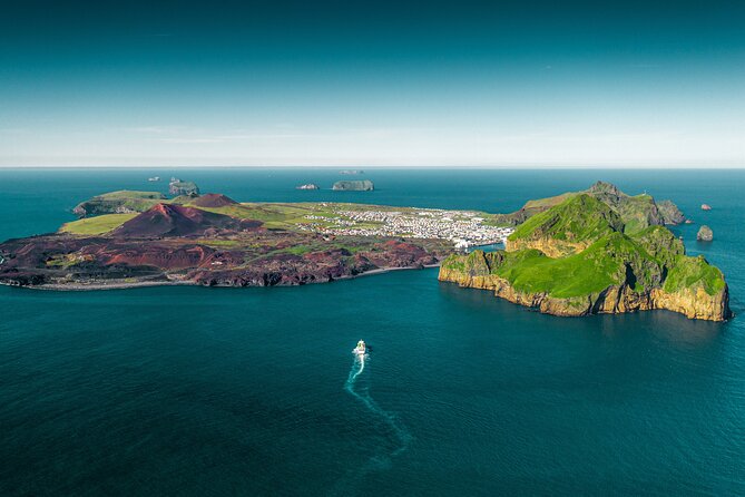 The Best of Vestmannaeyjar with Ebbi - Elephant Rock: A Quick Stop With a Big Photo Moment