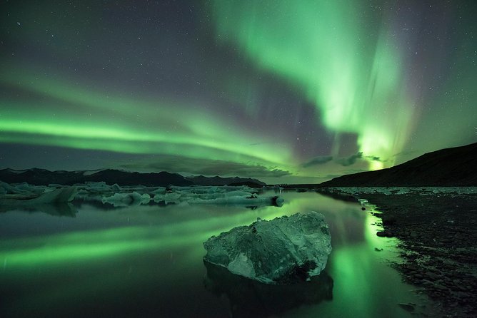 The Golden Circle & Northern Lights Guided Combo tour - Bus comfort, charging, and the small things that matter
