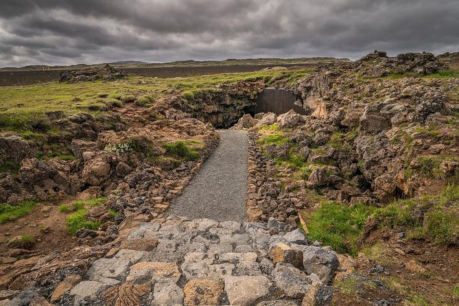 The Lava Tunnel Tour with Transfer from Reykjavik - Raufarhólshellir: What You Actually See Inside the Lava Tunnel