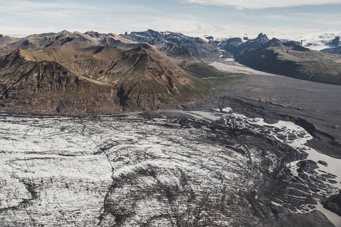 Ultimate Airplane Sightseeing Flight from Skaftafell - Highlands lakes and riverbeds: where the view turns into a photo story