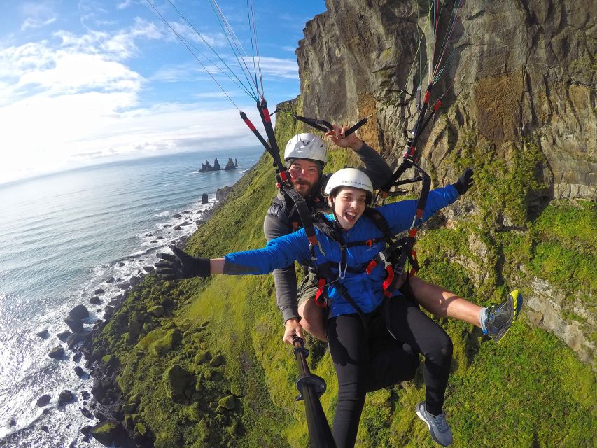 Vík: Paragliding Tandem Flight - What to Wear and Bring So the Cold Does Not Steal Your Joy